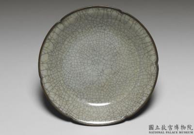 图片[3]-Dish with hibiscus-shaped rim in celadon glaze, Ge ware, Southern Song to Yuan dynasty-China Archive